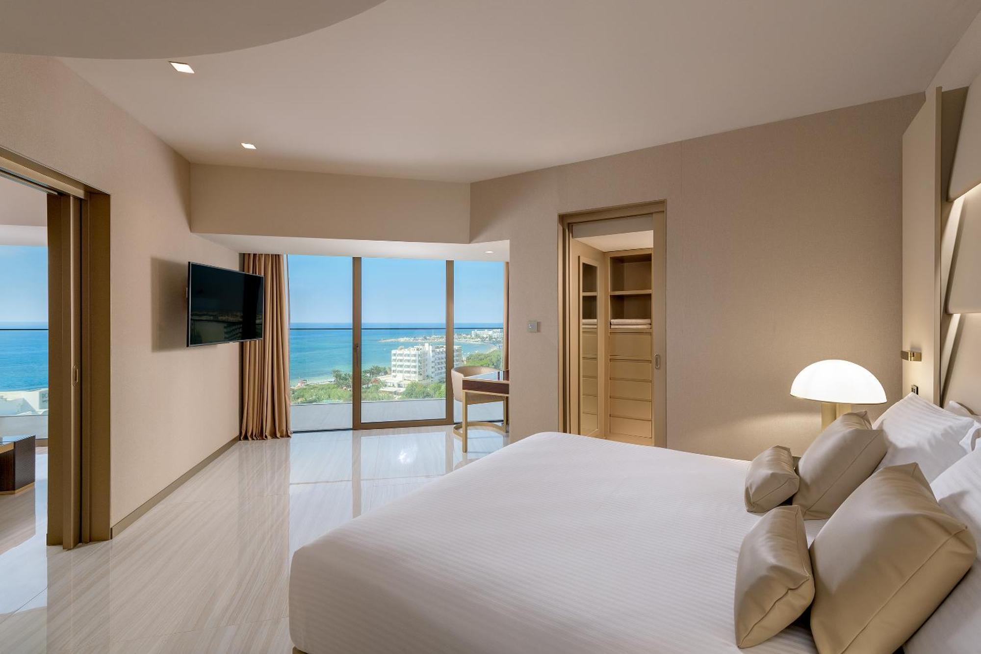 Signature Suite with Sea View,1433794378:JPEG